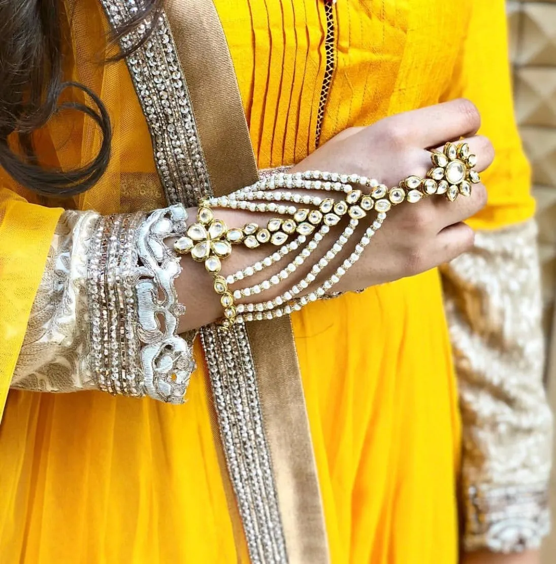 Avery Kundan Hand Harness