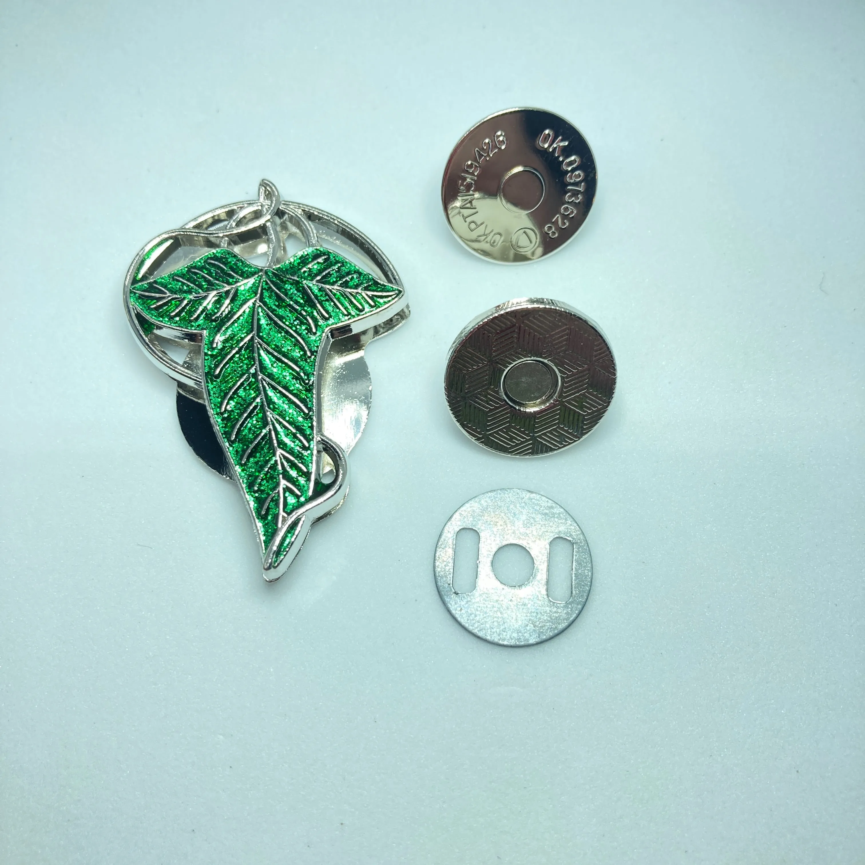 Enamel Elf Leaf Exclusive Magnetic Snap Set